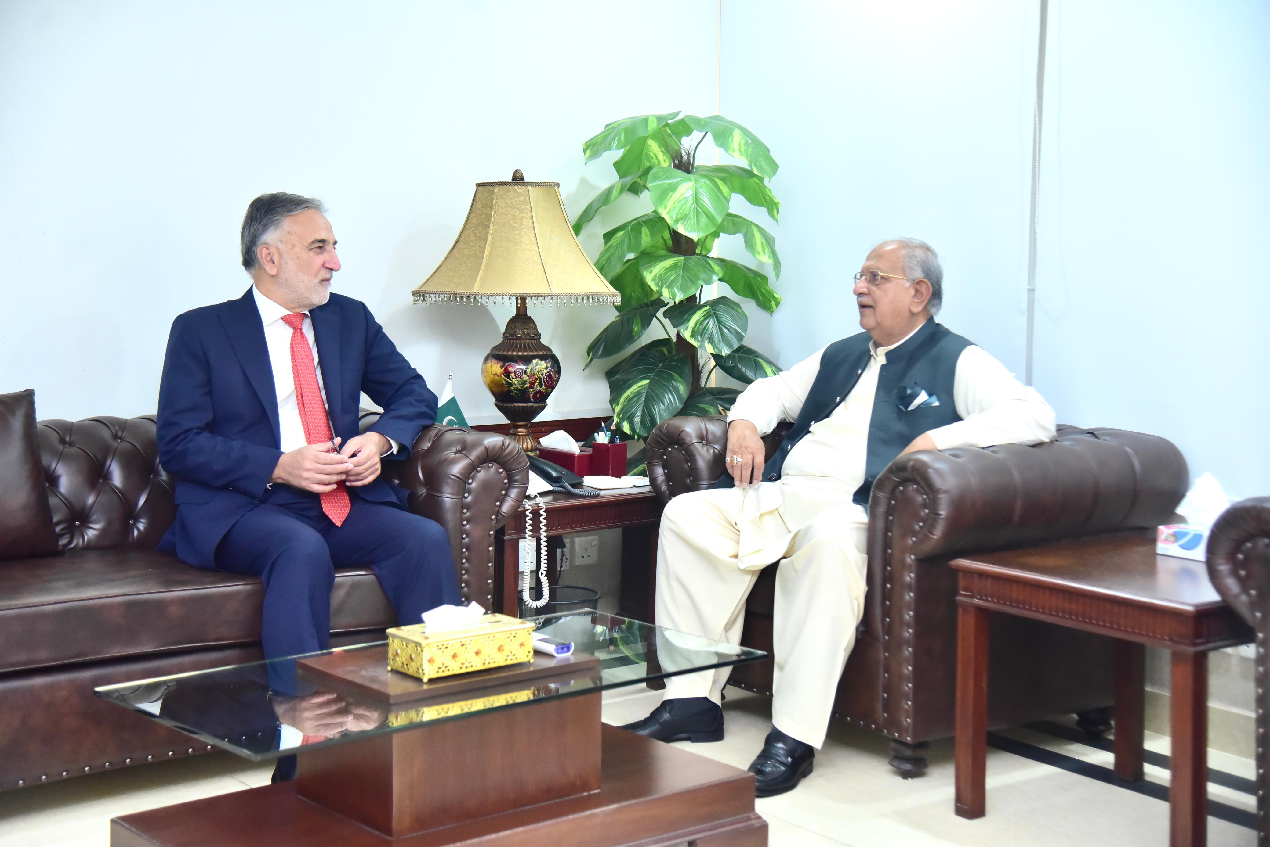 Chairman National Accountability Bureau (NAB), Lt. Gen. (R) Nazir Ahmed, called on the Federal Minister for Housing & Works Mian Riaz Hussain Pirzada at the Ministry of Housing & Works